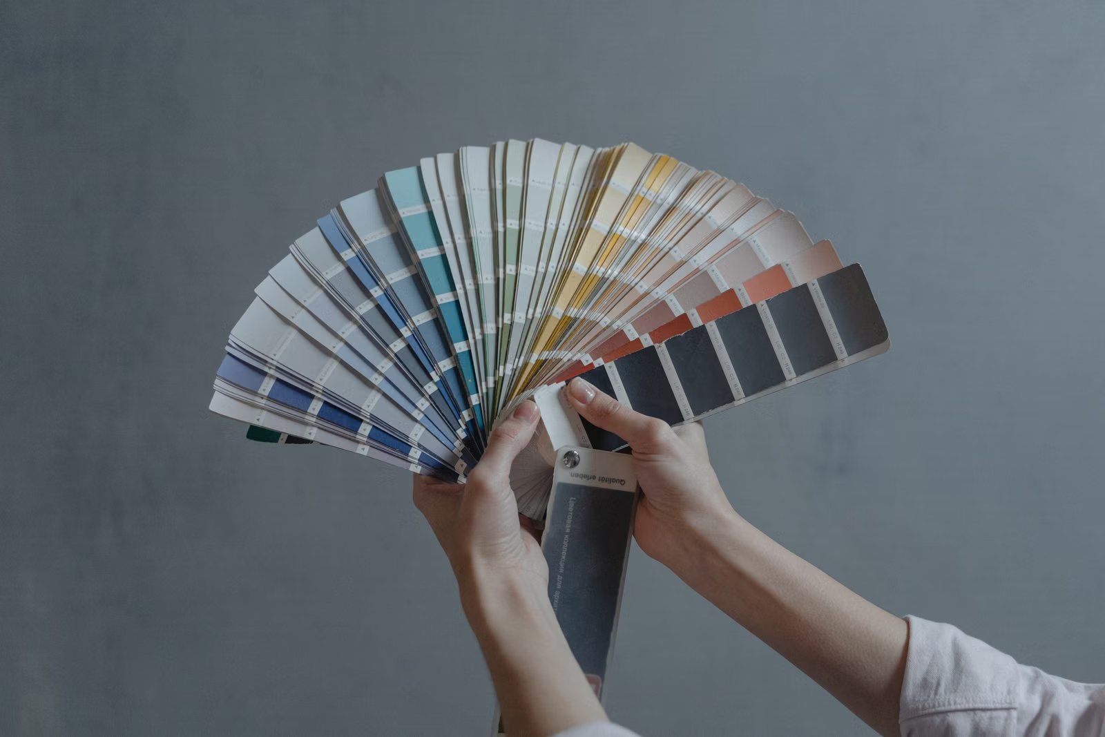 Hoe kies je de juiste verfkleur voor je interieur?